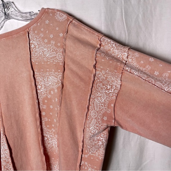 Easel | Peach Floral Patchwork Exposed Seam Oversized Long Sleeve Top, Medium - Picture 3 of 8